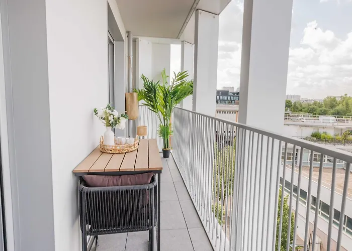 Modern - 4p 2bdr - Apartment *