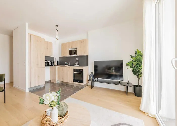 Modern - 4p 2bdr - * Clichy