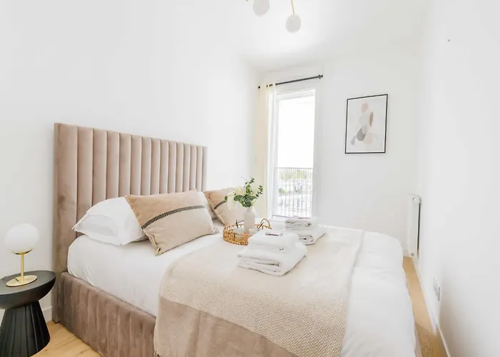 Modern - 4p 2bdr - Apartment *